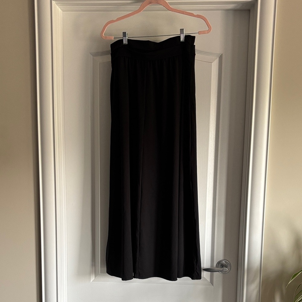 HALARA Classic Black A-Line Skirt